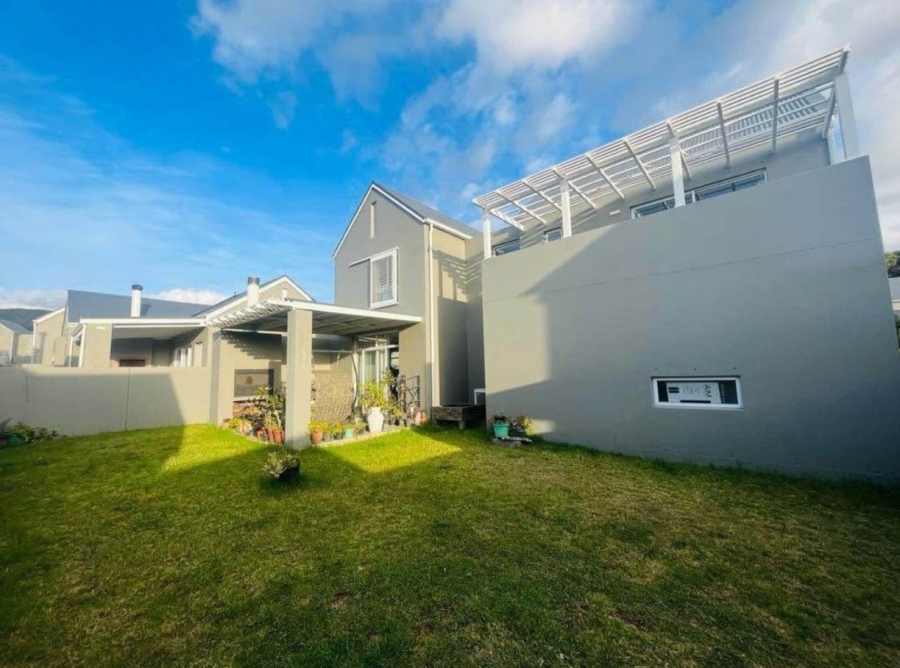 To Let 1 Bedroom Property for Rent in Somerset Lakes Western Cape